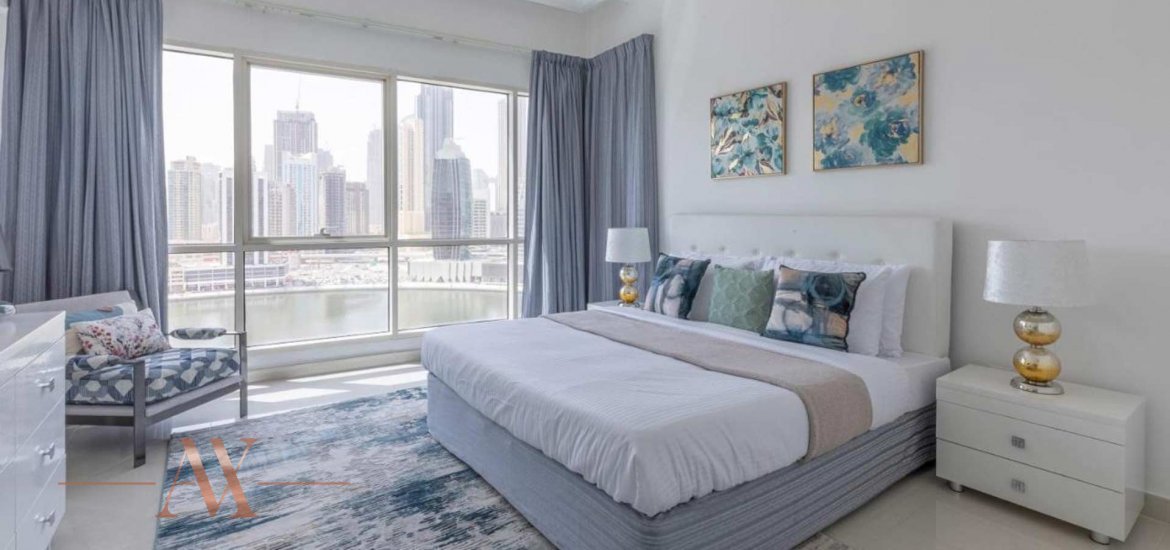 Apartment in Business Bay, Dubai, UAE, 3 bedrooms, 241 sq.m. No. 2284 - 1